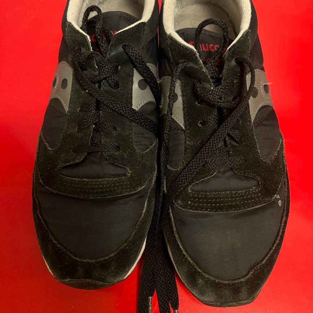 Saucony tennis shoes, womens, size 9